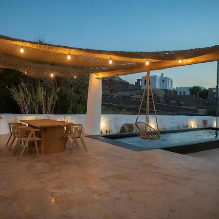 Little Amid Super Paradise-jackieo' Mykonos Super Paradise Beach (Mykonos)